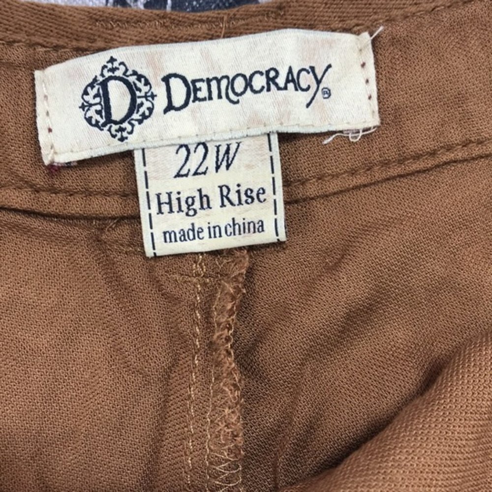 Democracy High Rise Shorts PLUS SIZE - Picture 4 of 6